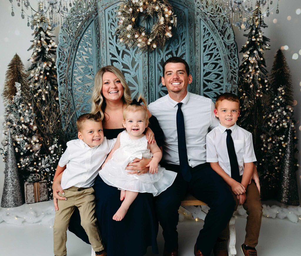 elegent blue door chandler christmas backdrop family photo